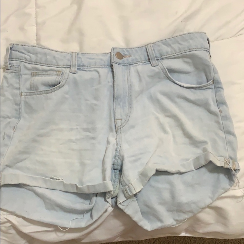 H&M light wash jean short
